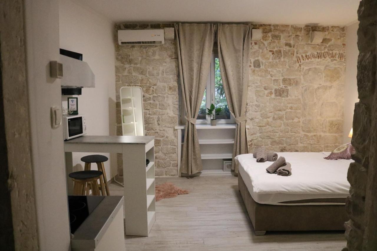 Studios Kadena Trogir - 18Th Century Stone House ภายนอก รูปภาพ
