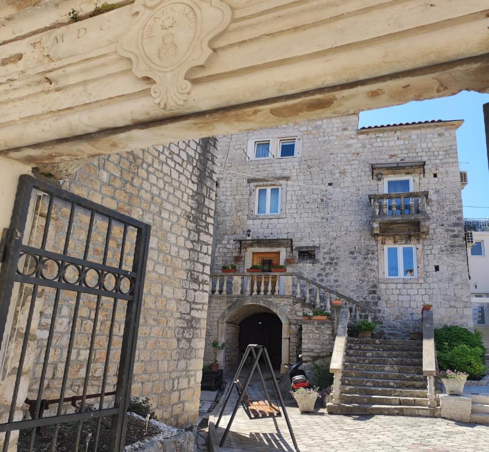 Studios Kadena Trogir - 18Th Century Stone House ภายนอก รูปภาพ