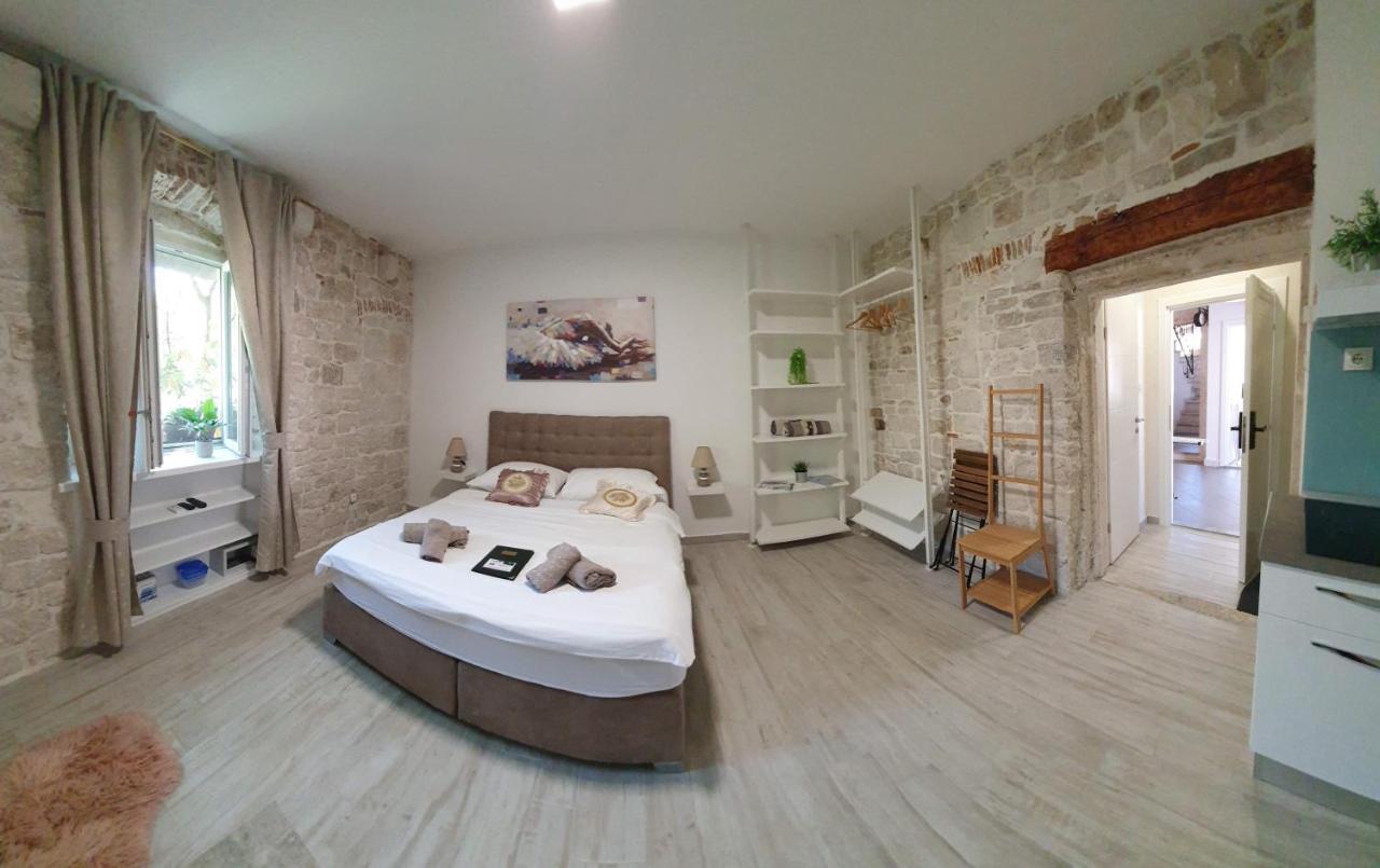 Studios Kadena Trogir - 18Th Century Stone House ภายนอก รูปภาพ