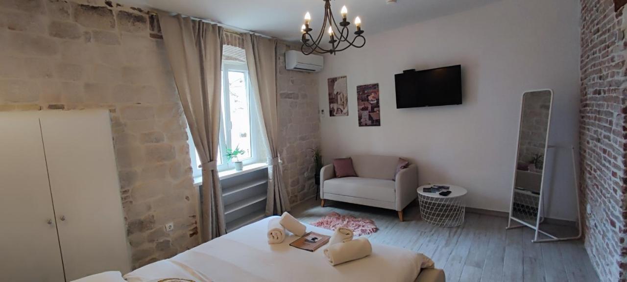 Studios Kadena Trogir - 18Th Century Stone House ภายนอก รูปภาพ