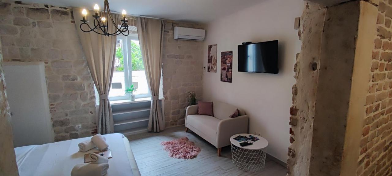 Studios Kadena Trogir - 18Th Century Stone House ภายนอก รูปภาพ