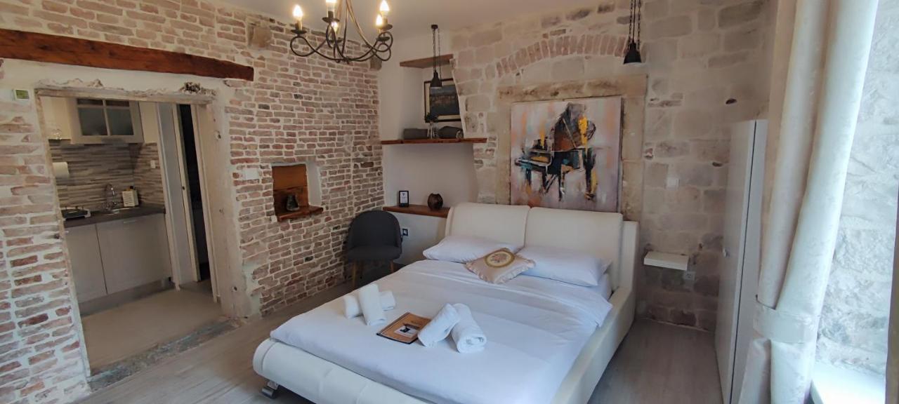 Studios Kadena Trogir - 18Th Century Stone House ภายนอก รูปภาพ