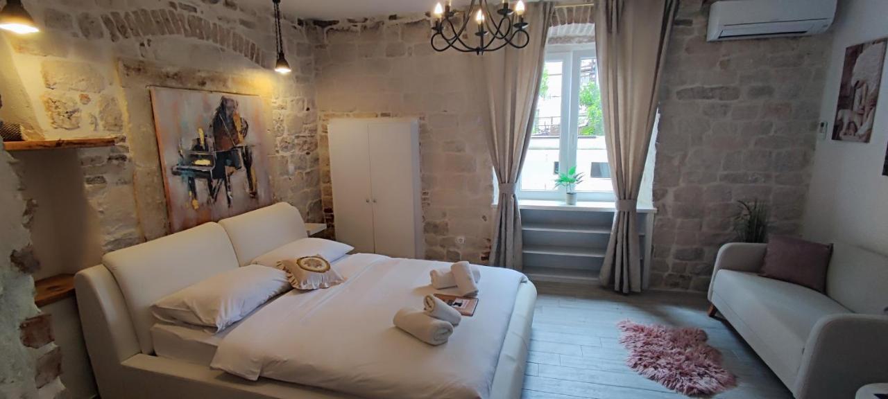 Studios Kadena Trogir - 18Th Century Stone House ภายนอก รูปภาพ