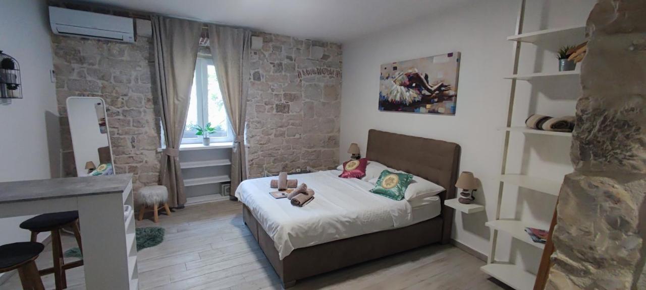 Studios Kadena Trogir - 18Th Century Stone House ภายนอก รูปภาพ