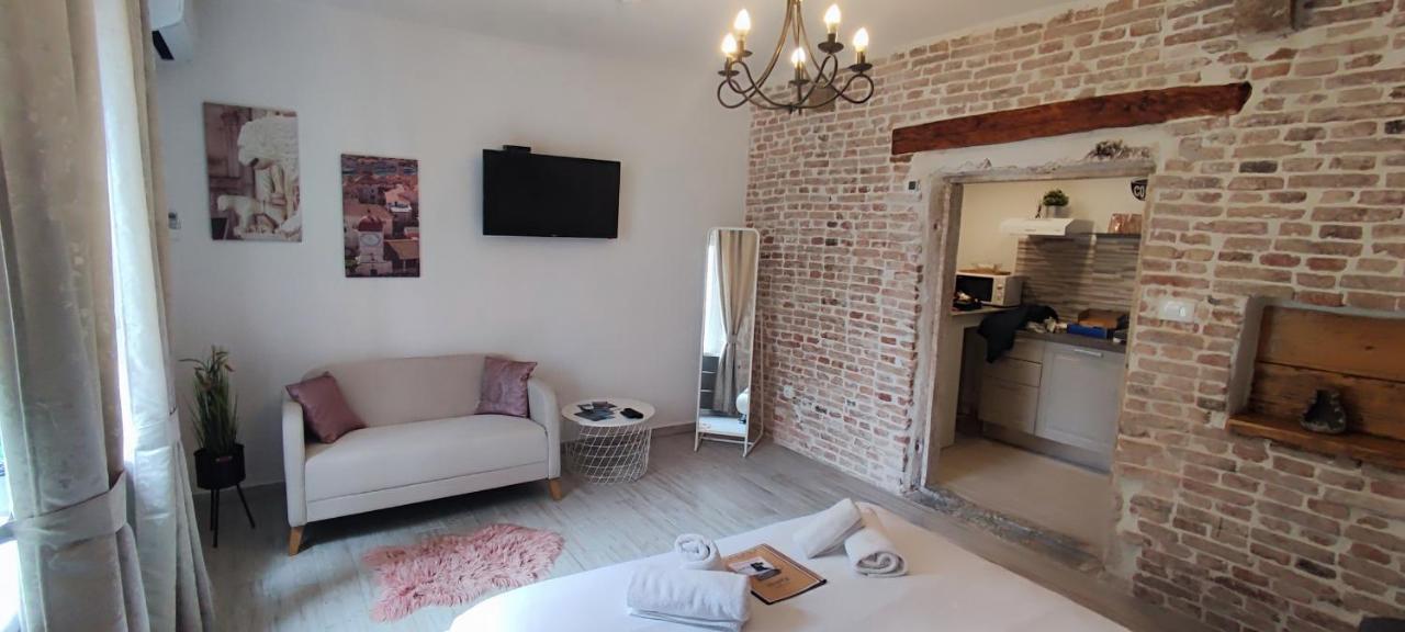 Studios Kadena Trogir - 18Th Century Stone House ภายนอก รูปภาพ
