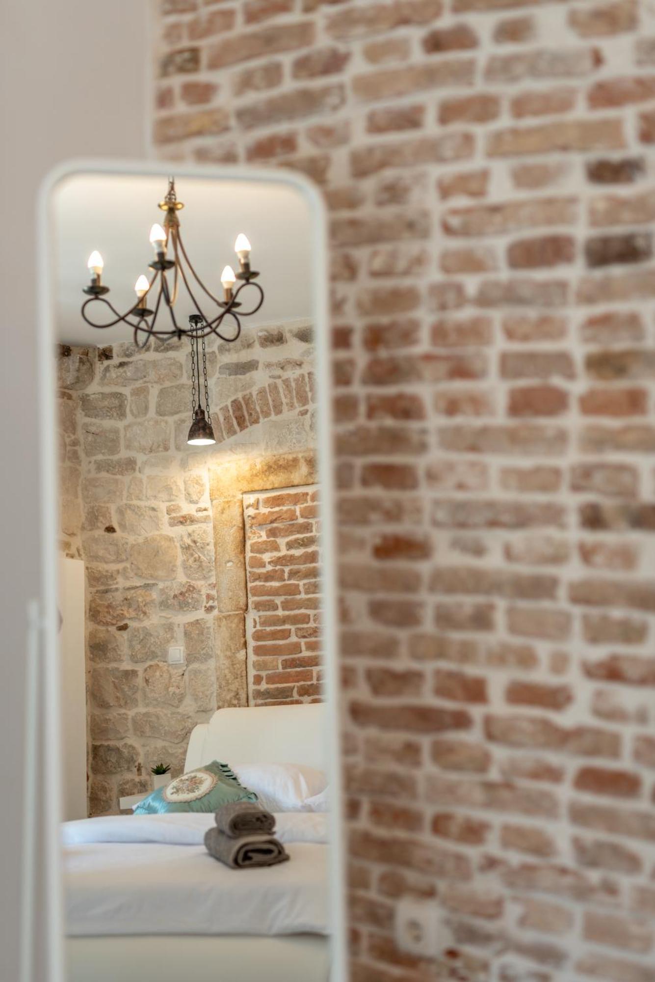 Studios Kadena Trogir - 18Th Century Stone House ภายนอก รูปภาพ