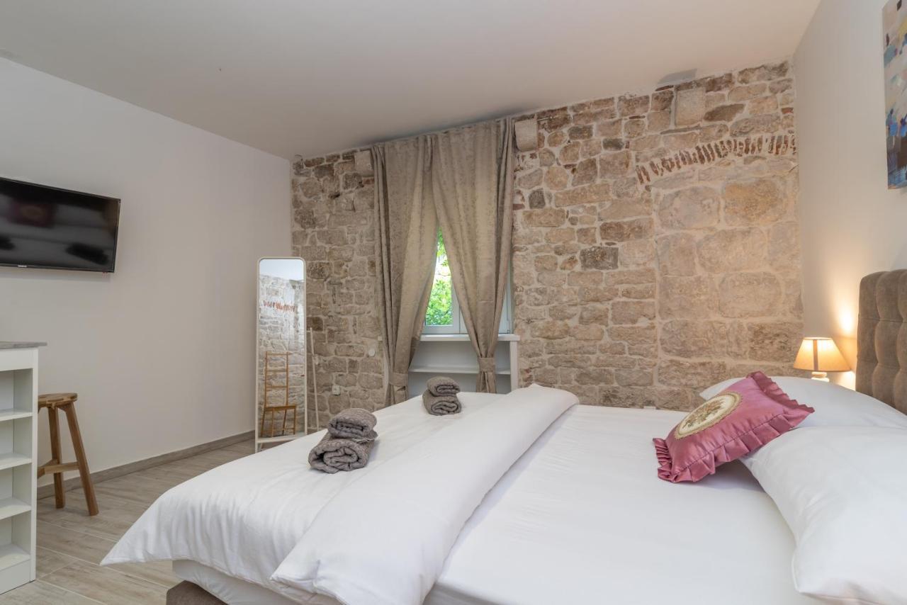 Studios Kadena Trogir - 18Th Century Stone House ภายนอก รูปภาพ
