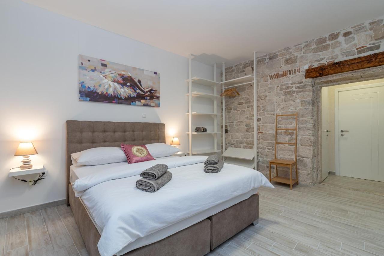 Studios Kadena Trogir - 18Th Century Stone House ภายนอก รูปภาพ