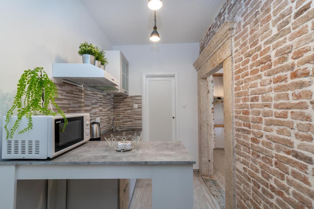 Studios Kadena Trogir - 18Th Century Stone House ภายนอก รูปภาพ